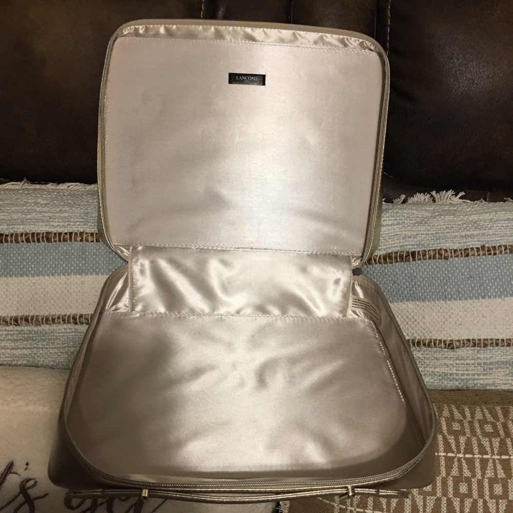 Carrying case - Picture 2 of 2